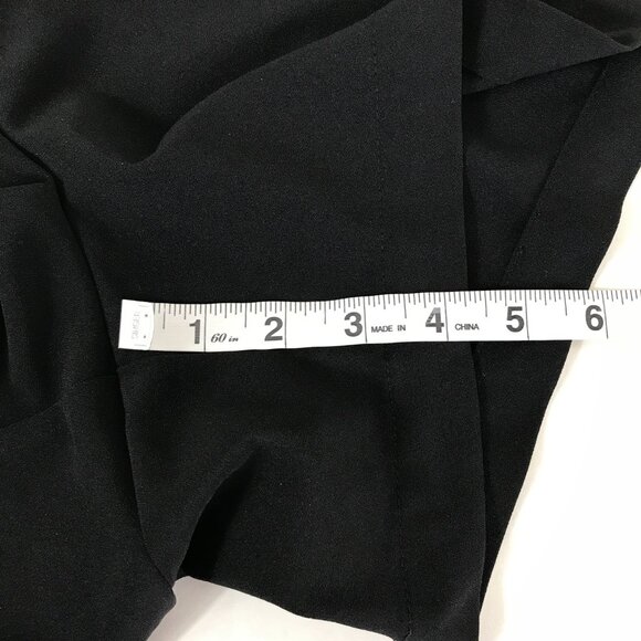 Torrid 5 Inch Pull-On Stretch Crepe Mid-Rise Short Women's Plus Size 2/2X Black - Picture 6 of 10